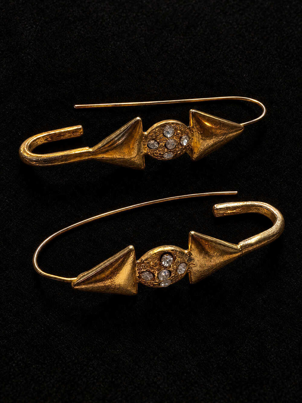⚜️ Gold-Tone Safety Pin Earrings | Arrow Crystal Statement | 1980s 💗